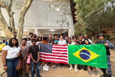 Quilombo em Areal recebe visita de alunos estrangeiros