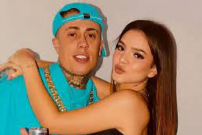 MC Daniel expõe foto de Mel Maia durante entrevista