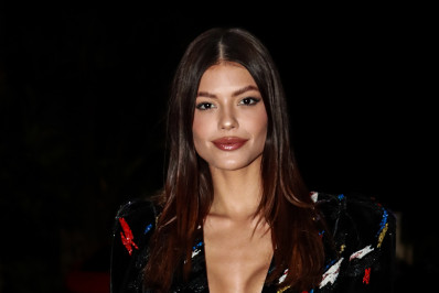 Vitória Strada mostra novo visual para 2024. Veja!