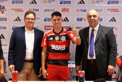 Luiz Araújo mostra empolgação e exalta Flamengo: 'Melhor da América'