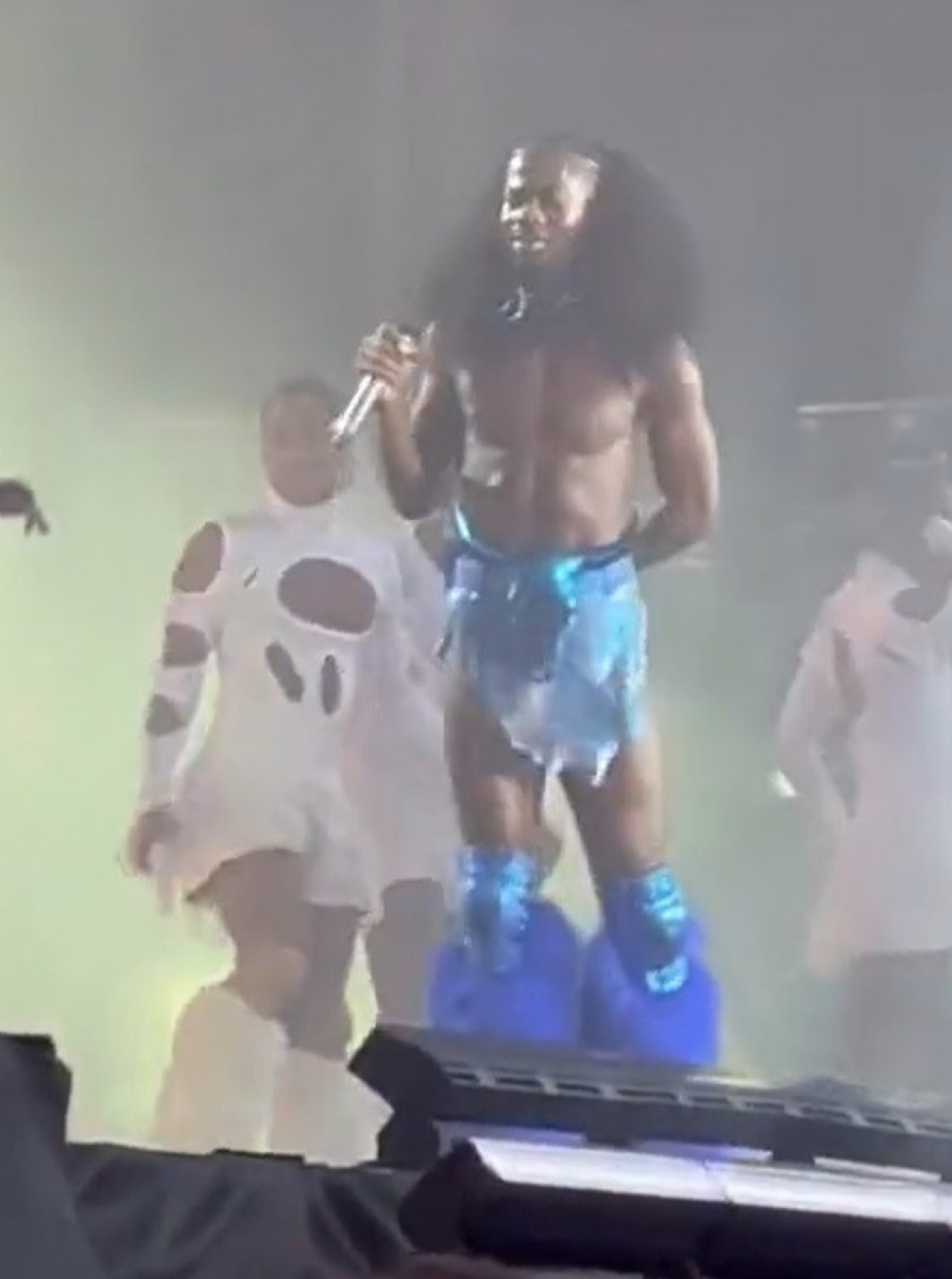  Lil Nas X durante sua apresentação na Suécia - Reprodução de vídeo