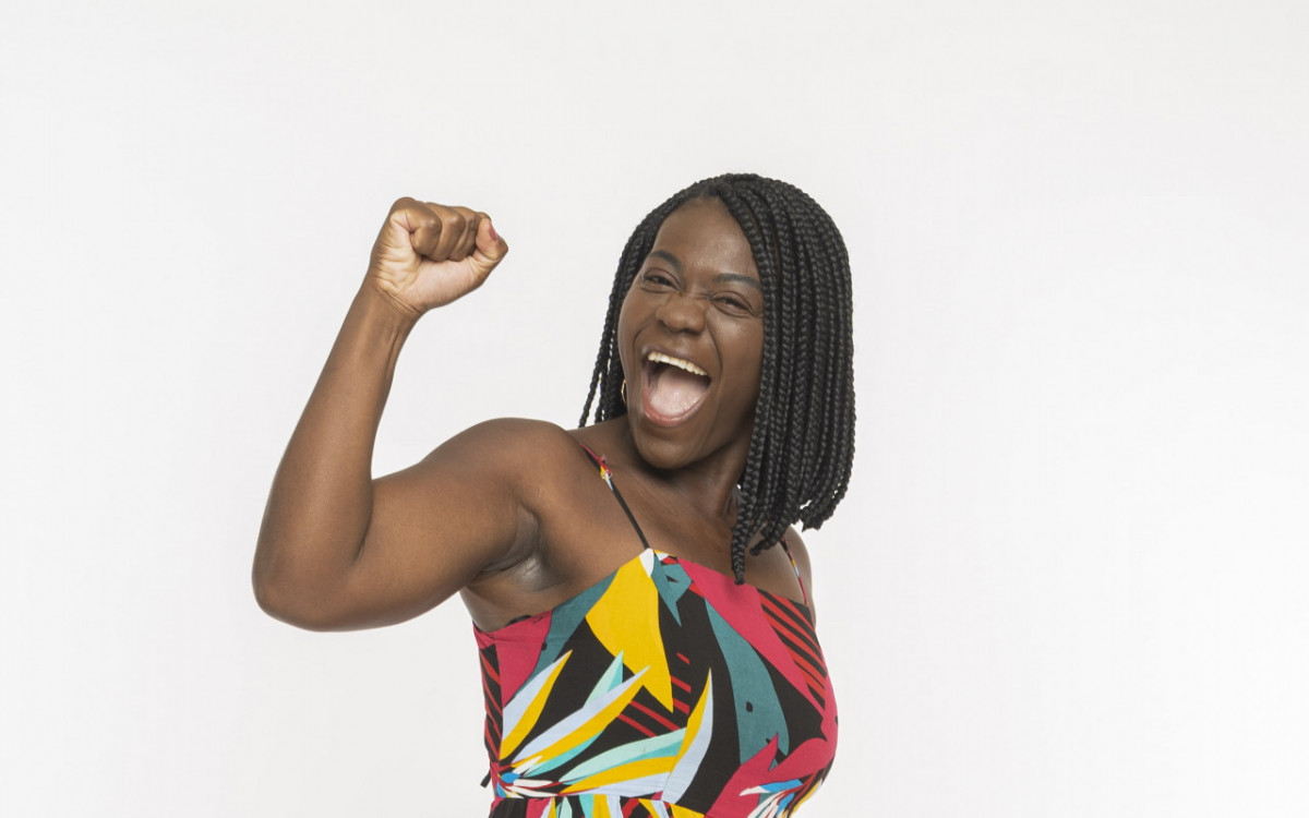 Natural de Queimados, na Baixada Fluminense, Greiciene tem 32 anos e se diz carioca raiz. Operadora de telemarketing e m&atilde;e solo, ela trabalha de casa para poder cuidar da filha e d&aacute; aulas de dan&ccedil;a para complementar a renda. Diz ter ran&ccedil;o de pequenos insetos e acredita que tudo pode incomod&aacute;-la. 