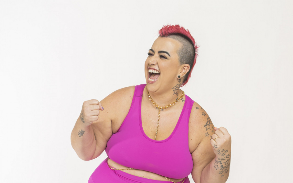 Natural de Rol&acirc;ndia, no Paran&aacute;, Amanda tem 34 anos e mora em Itaja&iacute;, Santa Catarina. &Eacute; casada, m&atilde;e, empres&aacute;ria e palestrante. Trabalha com moda e tem uma marca de performance esportiva. Apesar da agonia de bichos e do medo de pisar em &aacute;guas onde n&atilde;o enxerga o fundo, diz estar animada pela experi&ecirc;ncia.