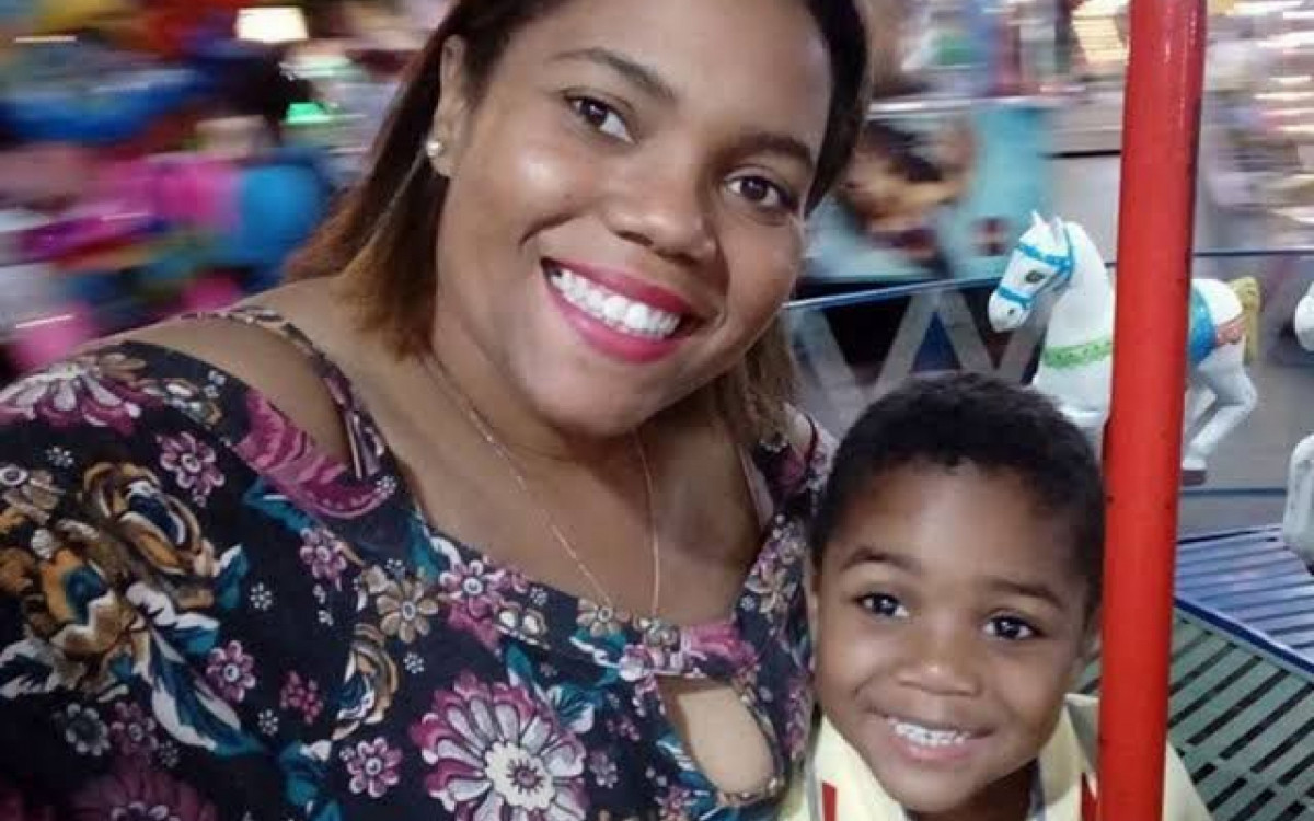 Mirtes com filho Miguel, de cinco anos - Reprodução: arquivo pessoal