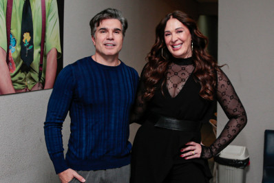 Claudia Raia prestigia Jarbas Homem de Mello em estreia de comédia musical