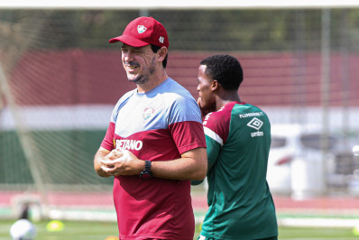 Fernando Diniz será o técnico da seleção brasileira até a chegada de Ancelotti
