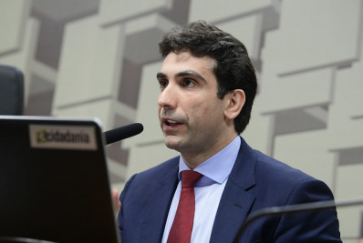 Temos sistema financeiro moderno e sólido, diz Aquino na CAE do Senado