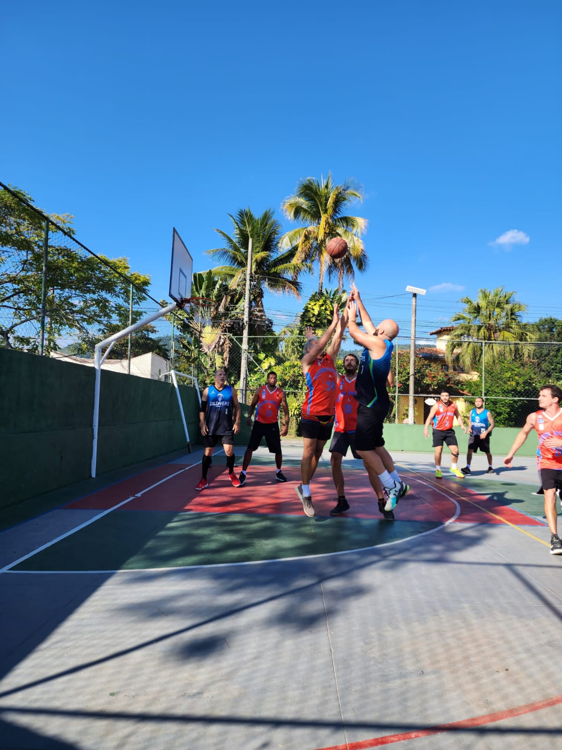 Eagle e Mamba d&atilde;o show de bola no jogo de estreia do 1&ordm; Torneio de Basquetebol de Paraty