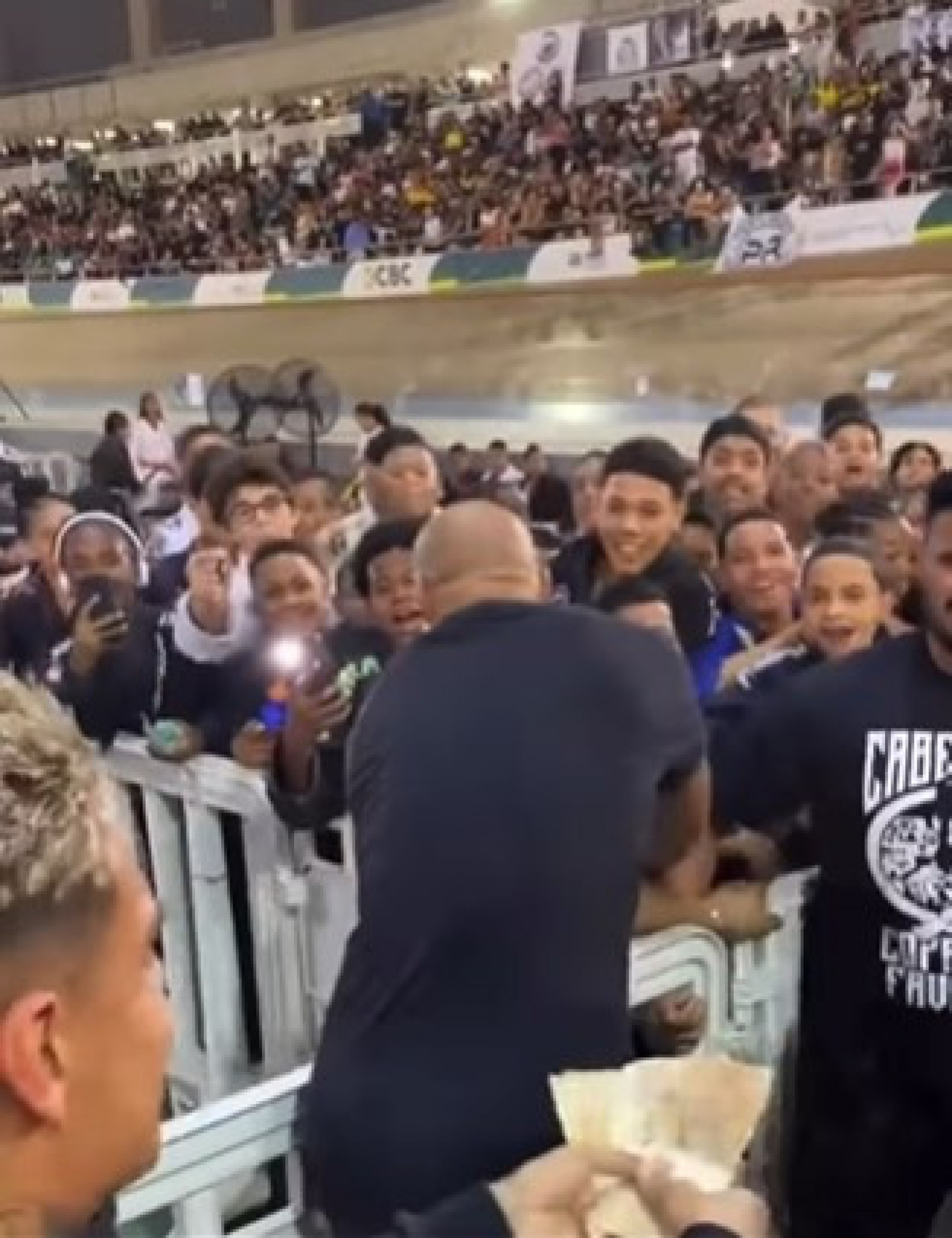 MC Cabelinho distribui notas de R$ 50 em campeonato de jiu-jitsu - Reprodução/Internet