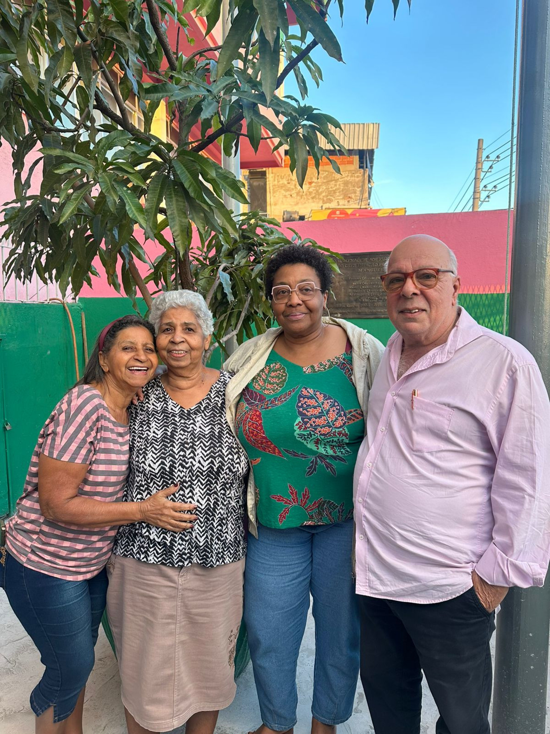 Presidente Guanayra Firmino (blusa verde) com Chininha e os novos baluartes nas pontas: Guesinha e Elias Riche