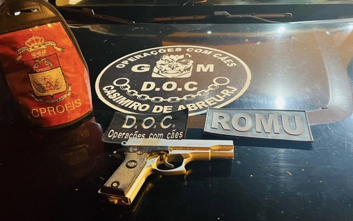 Motos foram recuperadas e pistola apreendida