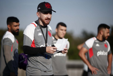 Elenco do Vasco teria preferência por manutenção de William Batista