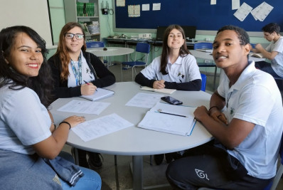 Alunos do Colégio Estadual Zenóbio da Costa de Nilópolis embarcam para Olimpíada Internacional de Matemática