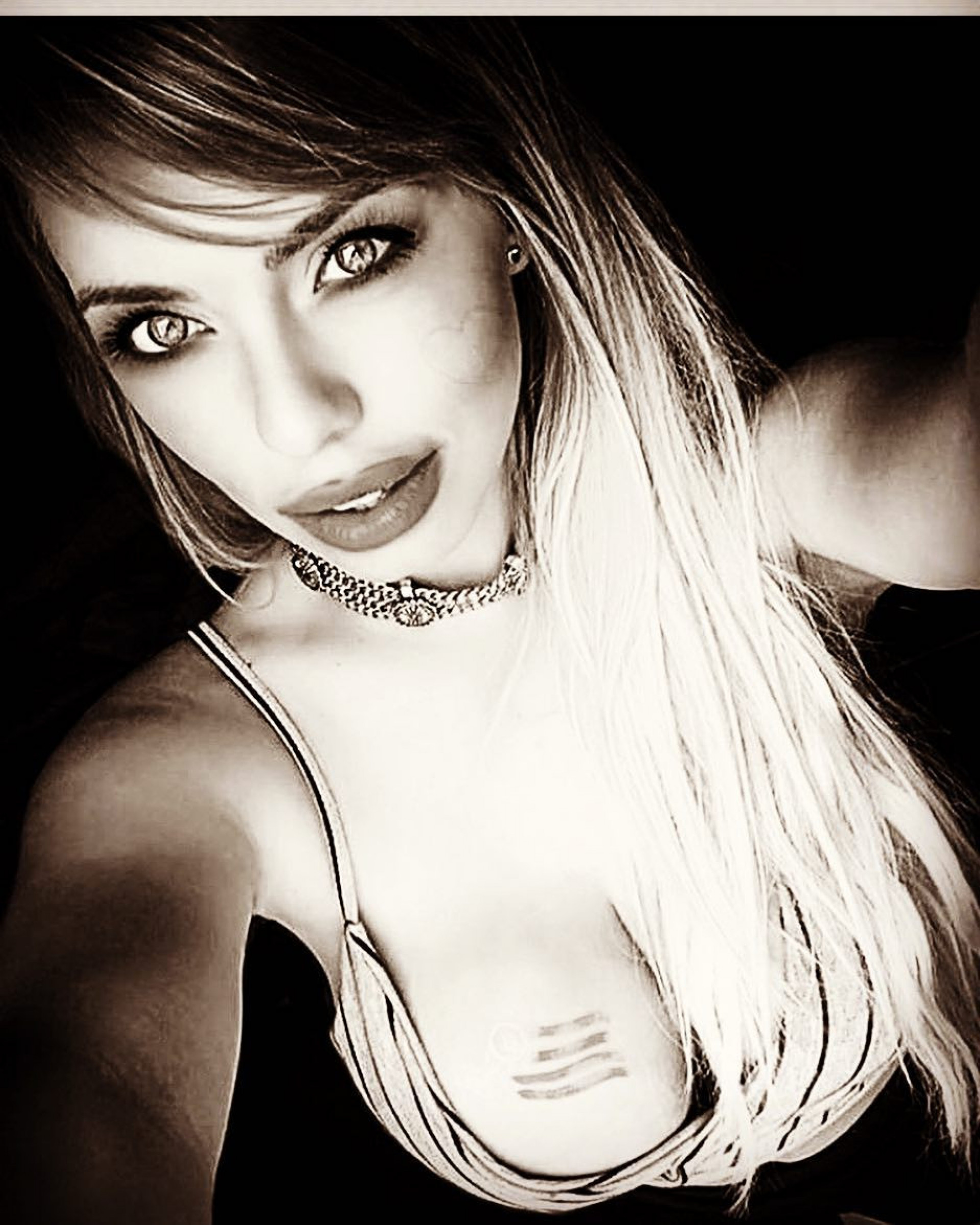 Ex-atriz porn&ocirc; uruguaia M&iacute;a Etcheverr&iacute;a, de 28 anos, foi presa por suspeita de tr&aacute;fico internacional de drogas