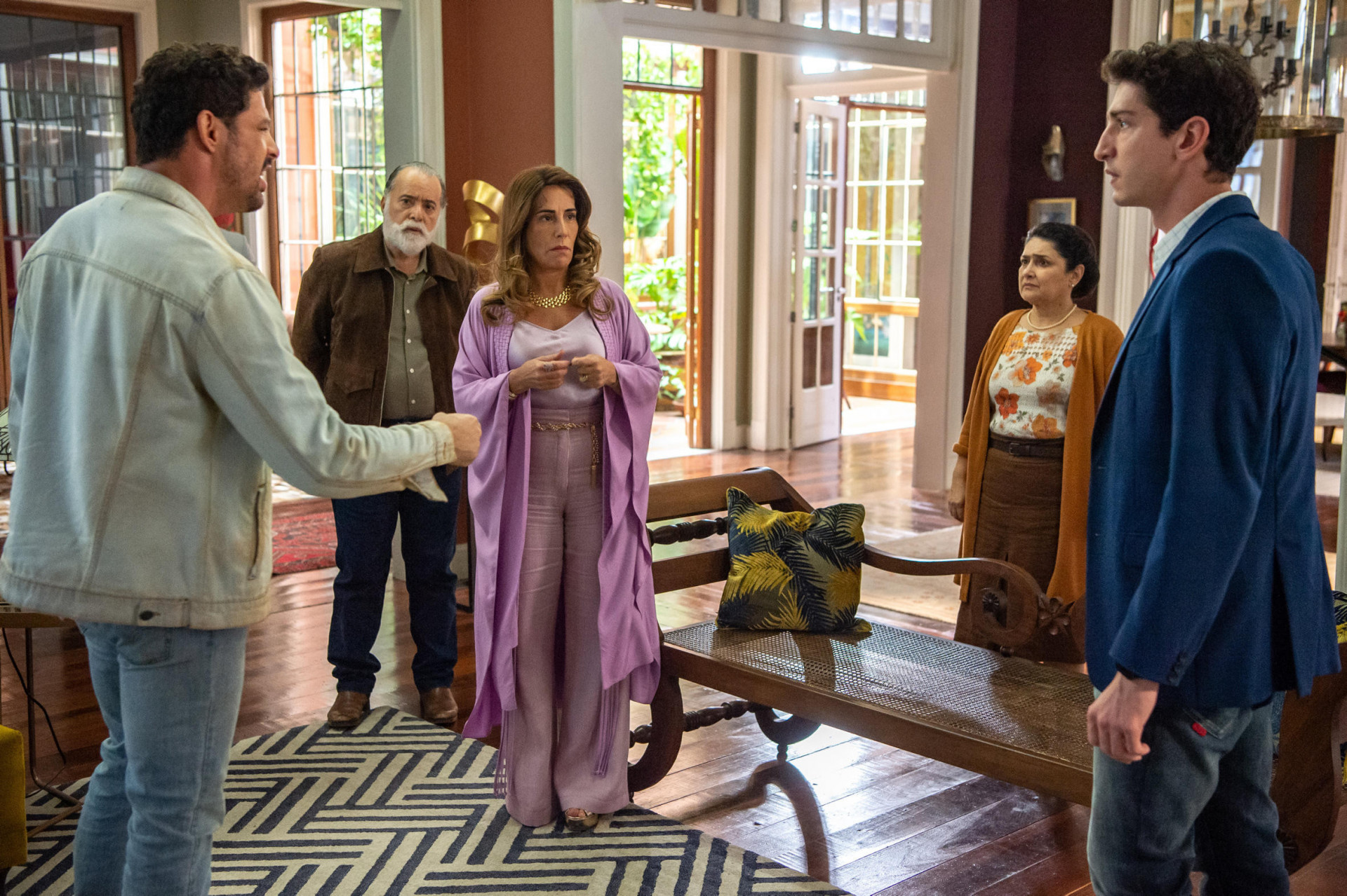 Caio (Cauã Reymond) mostrará foto de Irene (Gloria Pires) como prostituta - Globo/Estevam Avellar