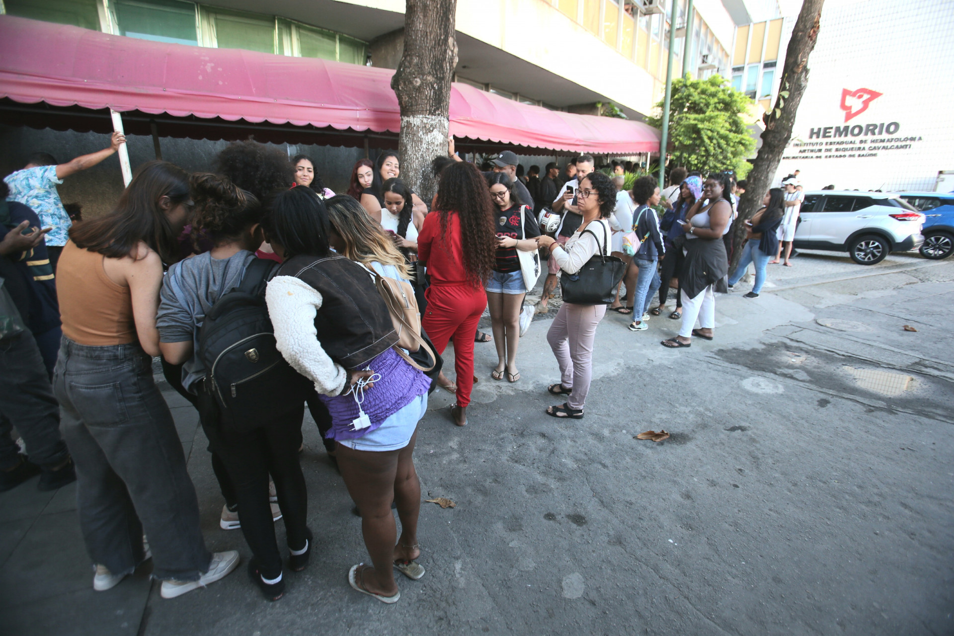 Fãs de Ludmila formam filas para doar sangue em troca de ingresso para show. - Cleber Mendes/ Agência O Dia
