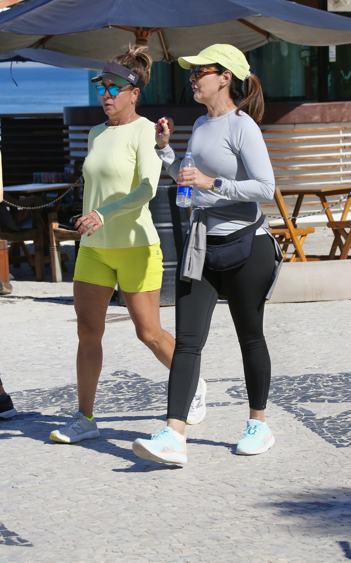 Fátima Bernardes aproveita manhã de sol para se exercitar na orla da Barra da Tijuca, na Zona Oeste do Rio, na manhã desta quinta-feira