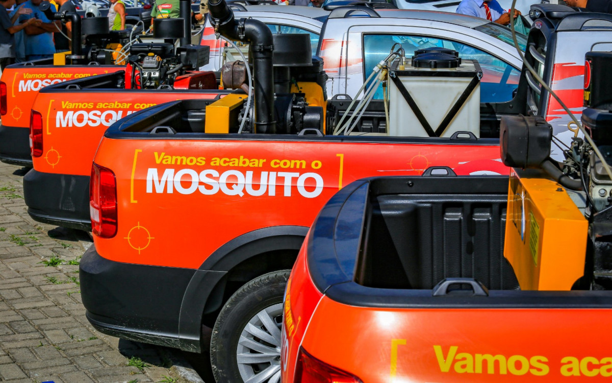 A a&ccedil;&atilde;o &eacute; uma medida de controle de vetores que utiliza pulveriza&ccedil;&atilde;o de inseticidas para combater a prolifera&ccedil;&atilde;o de mosquitos transmissores de doen&ccedil;as