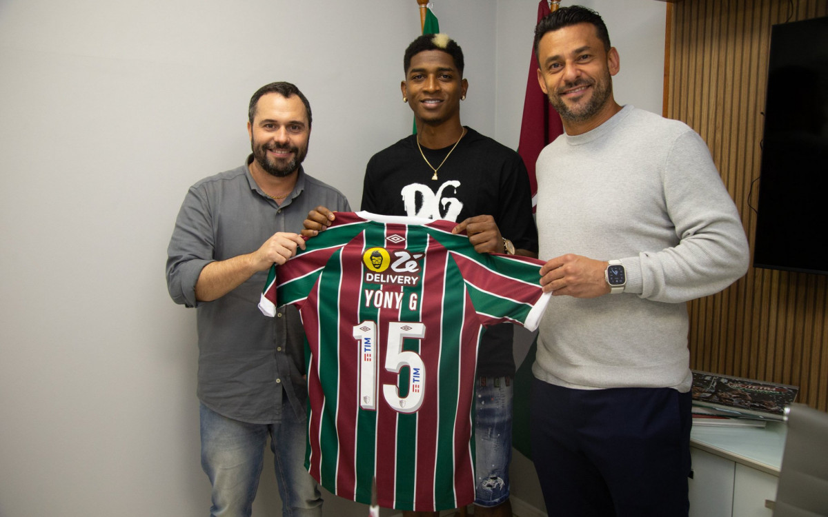 Yony González recebeu a camisa 15 de Mário Bittencourt e Fred  - Marcelo Gonçalves / Fluminense FC