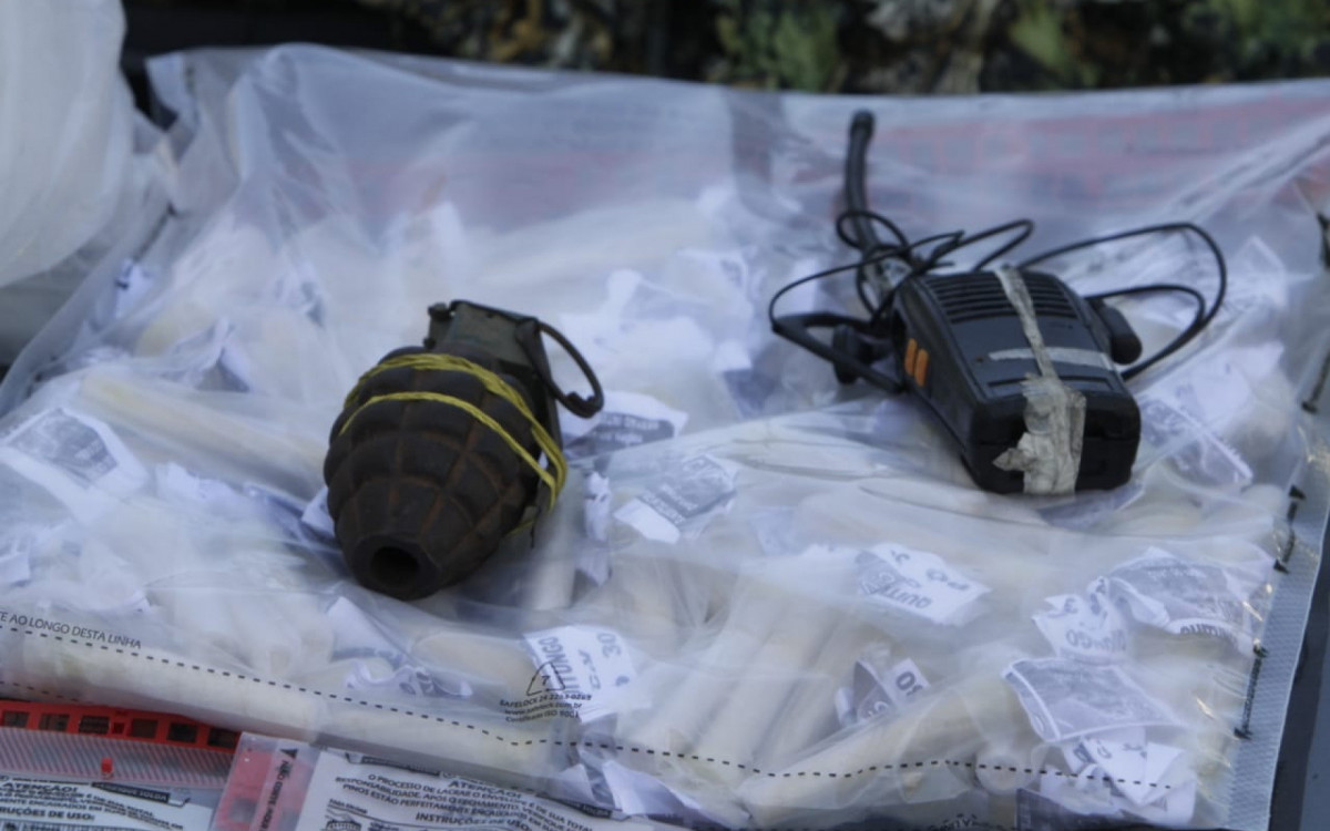Material apreendido durante opera&ccedil;&atilde;o da Pol&iacute;cia Civil no Complexo do Penha e Quitungo