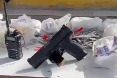 Quarteto é preso com produtos do tráfico na Chatuba de Mesquita