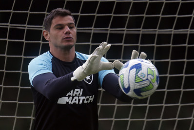 Botafogo encaminha saída de Douglas Borges para clube da Série B
