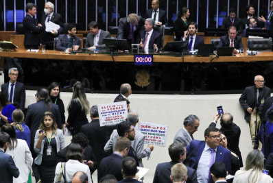 Tributária: novo relatório amplia desconto para mais setores e confirma acordo de Tarcísio