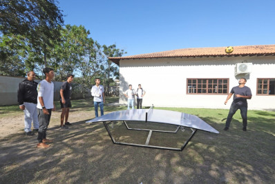 Búzios realiza entrega de Futmesas para escolas de Ensino Médio e Fundamental II