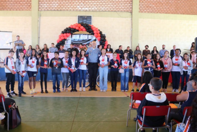 Mais de 400 alunos participam de formatura do Proerd