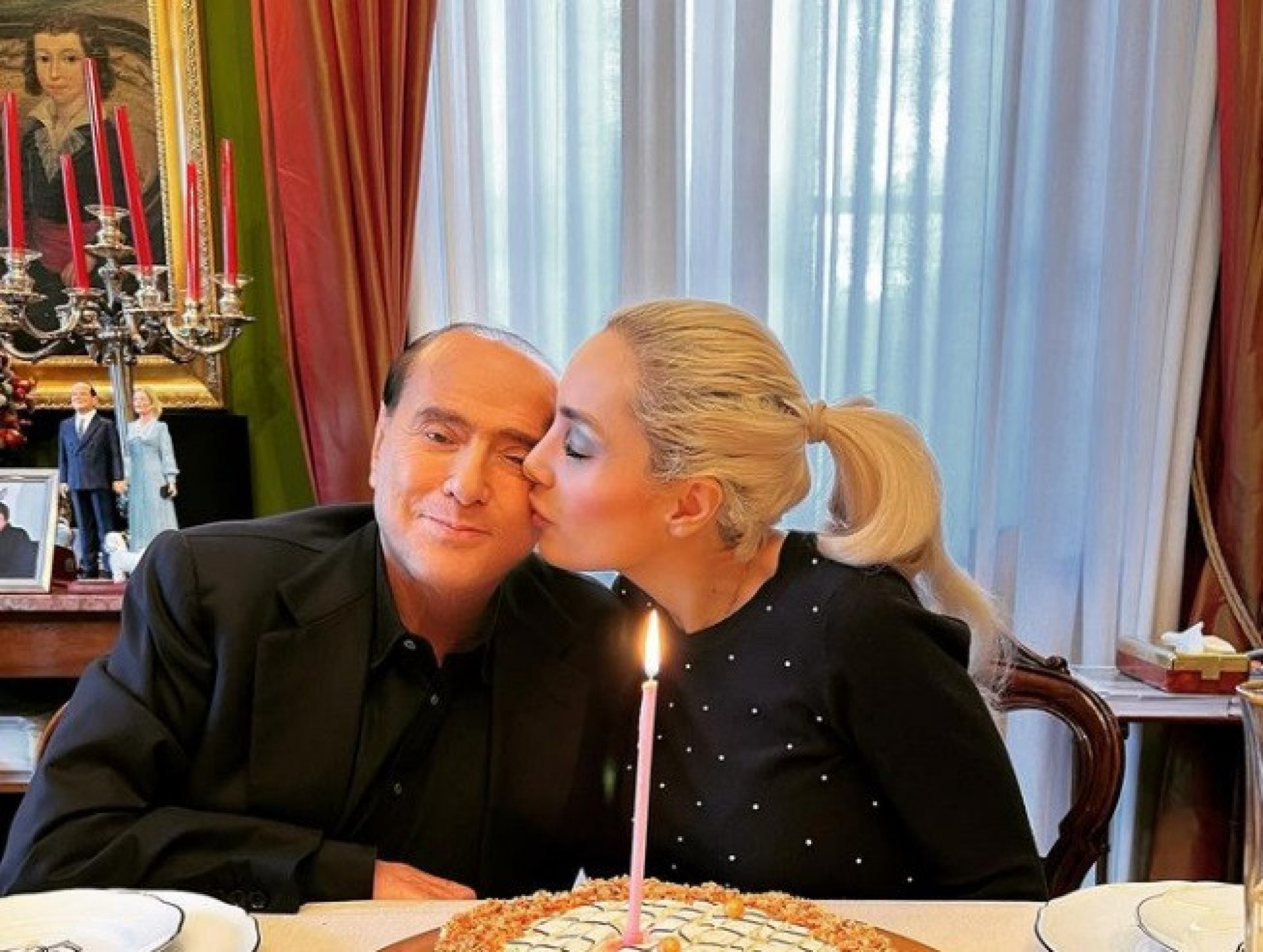 Marta Fascina com seu marido, Silvio Berlusconi - Reprodução/Redes socias