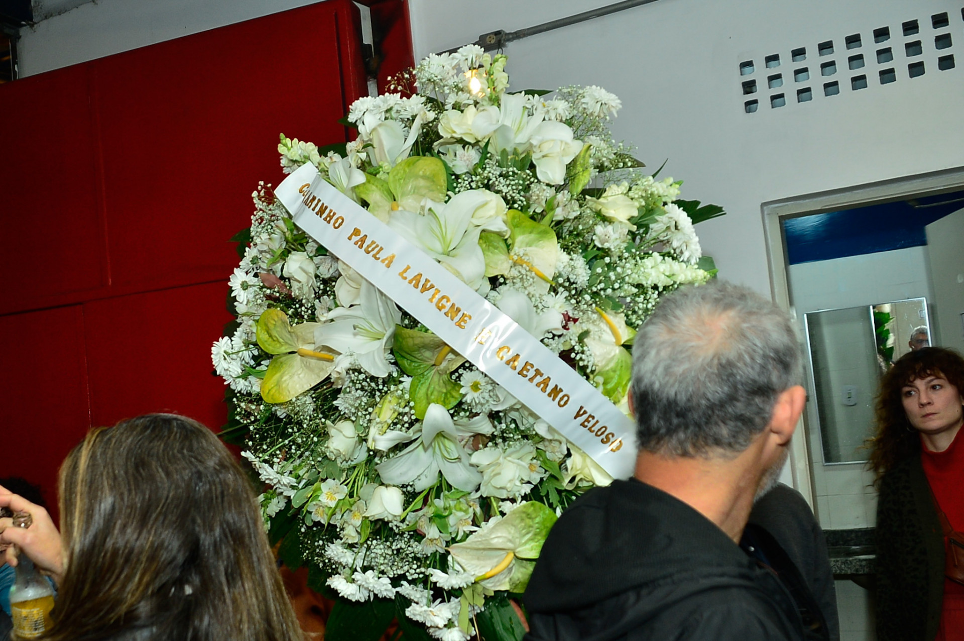 Coroa de flores enviada por Caetano Veloso e a mulher Paula Lavigne - Eduardo Martins/Ag.News