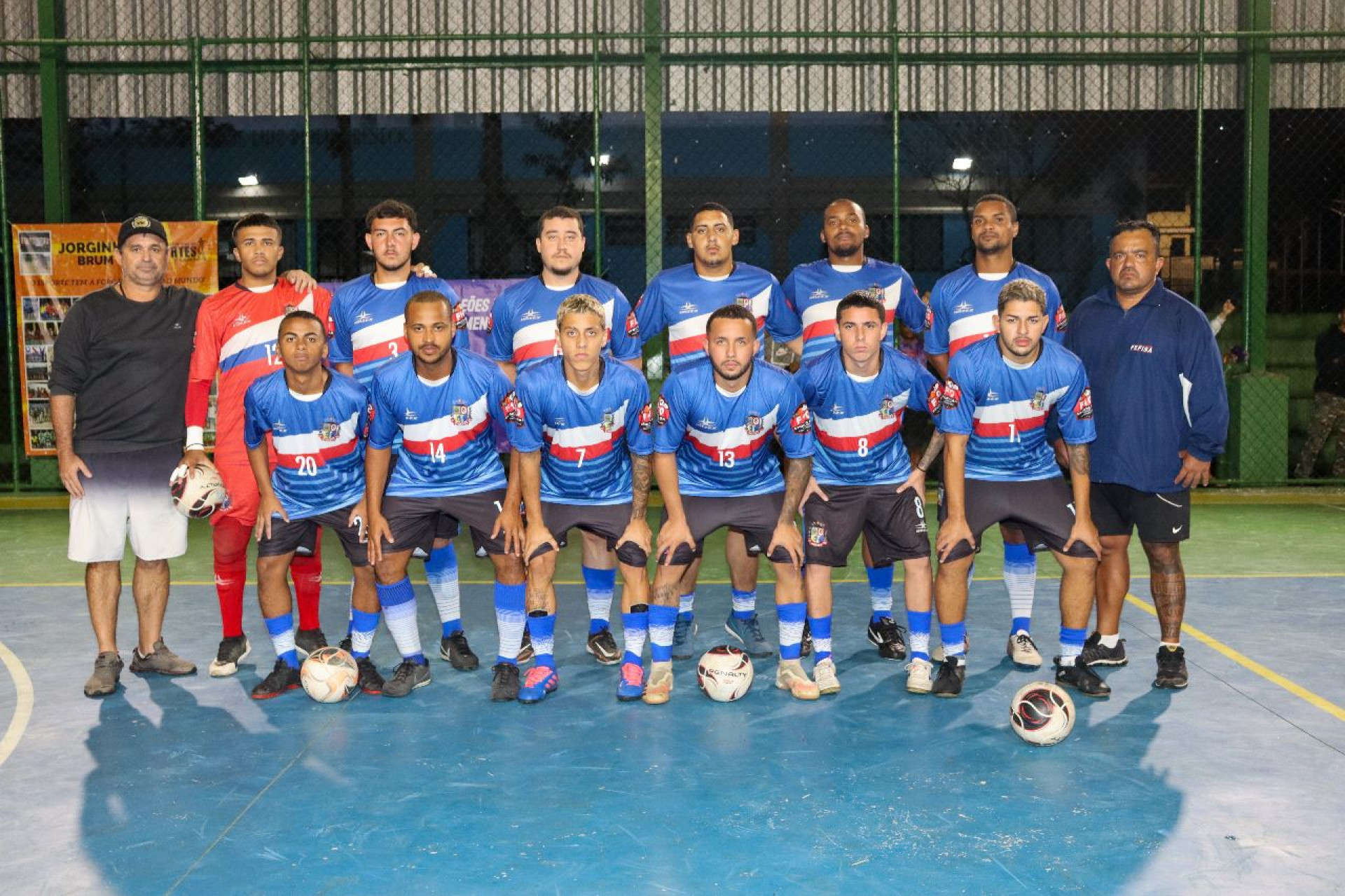 Elenco  de Paraty segue na disputa pelo t&iacute;tulo - Divulga&ccedil;&atilde;o/Futsal