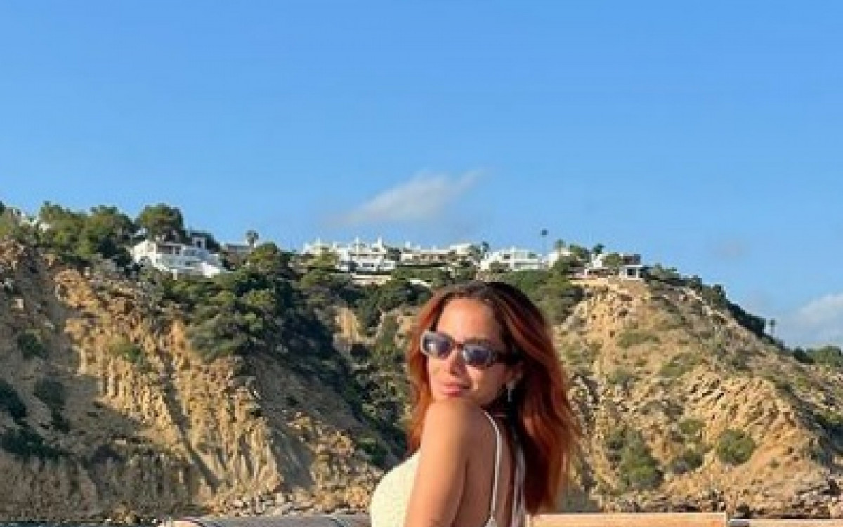 Anitta faz tratamento de oz&ocirc;nio no cabelo