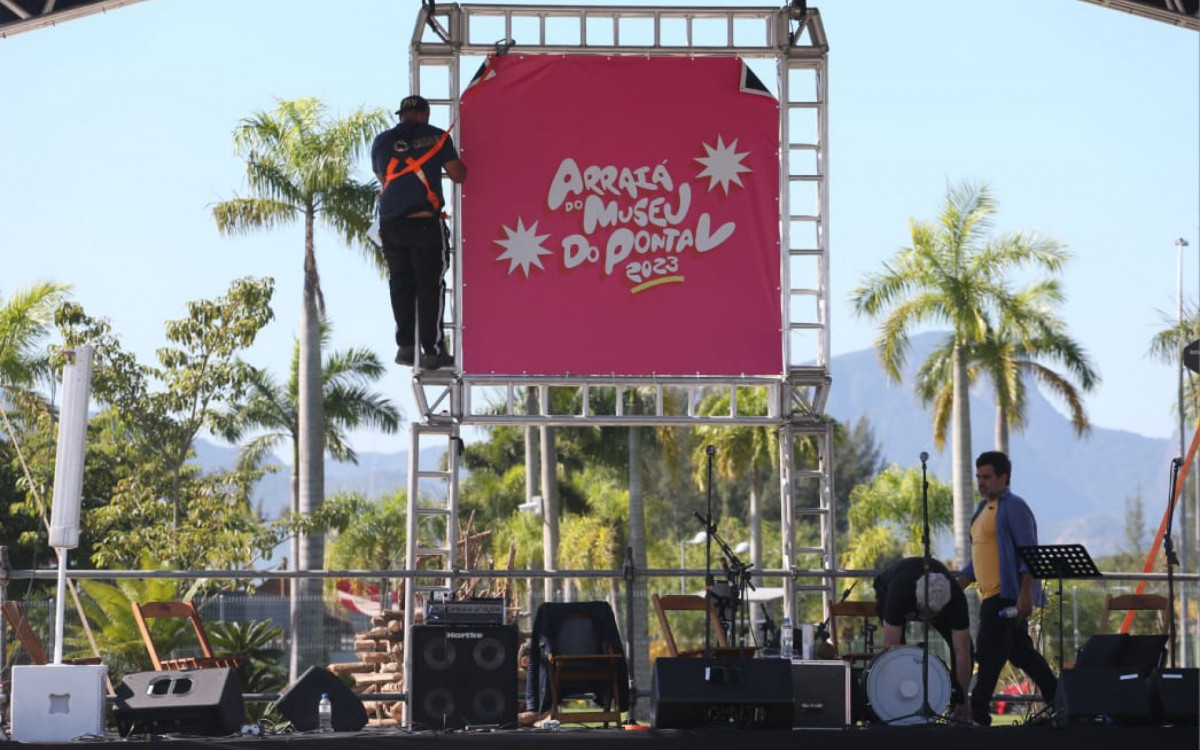 Palco da festa já está montado
- Cleber Mendes / Agência O Dia