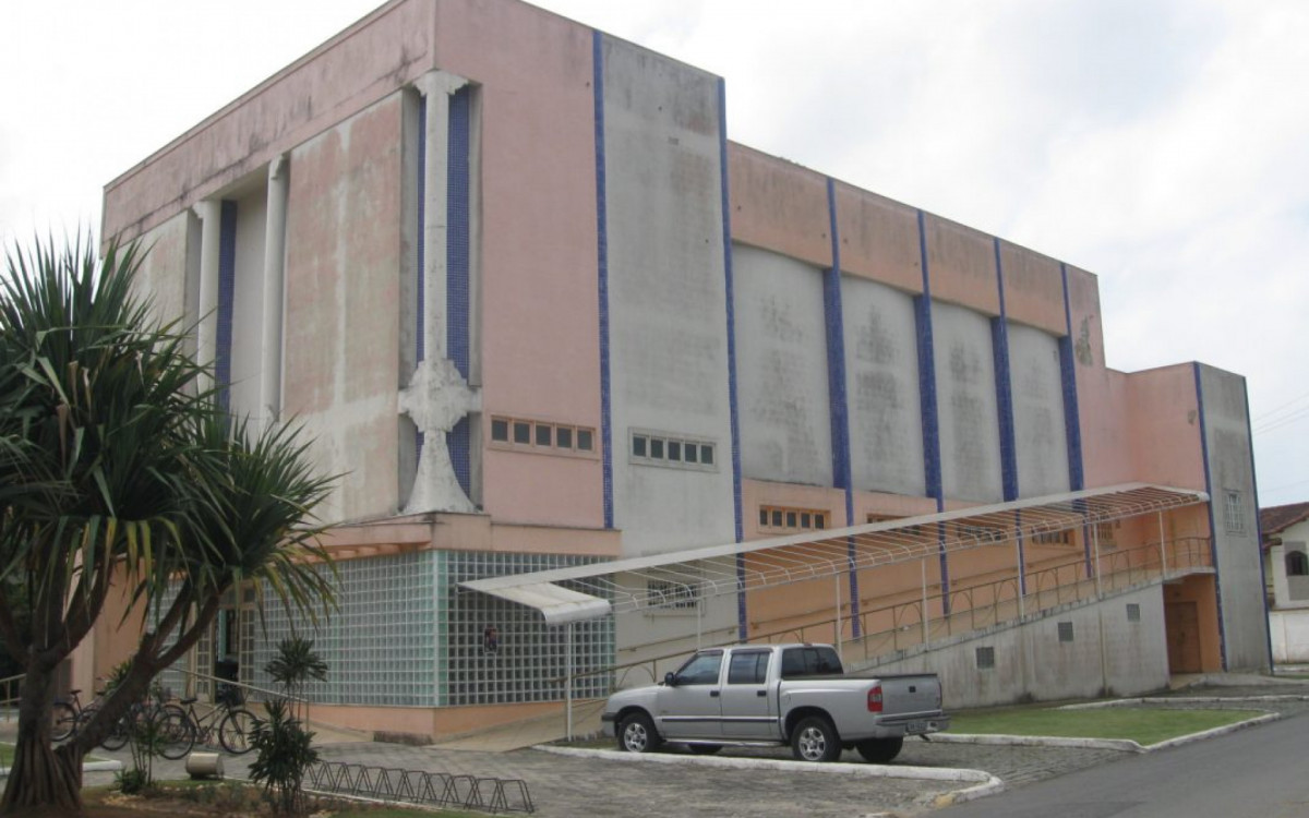Teatro Municipal Joel Barcellos fica no Centro