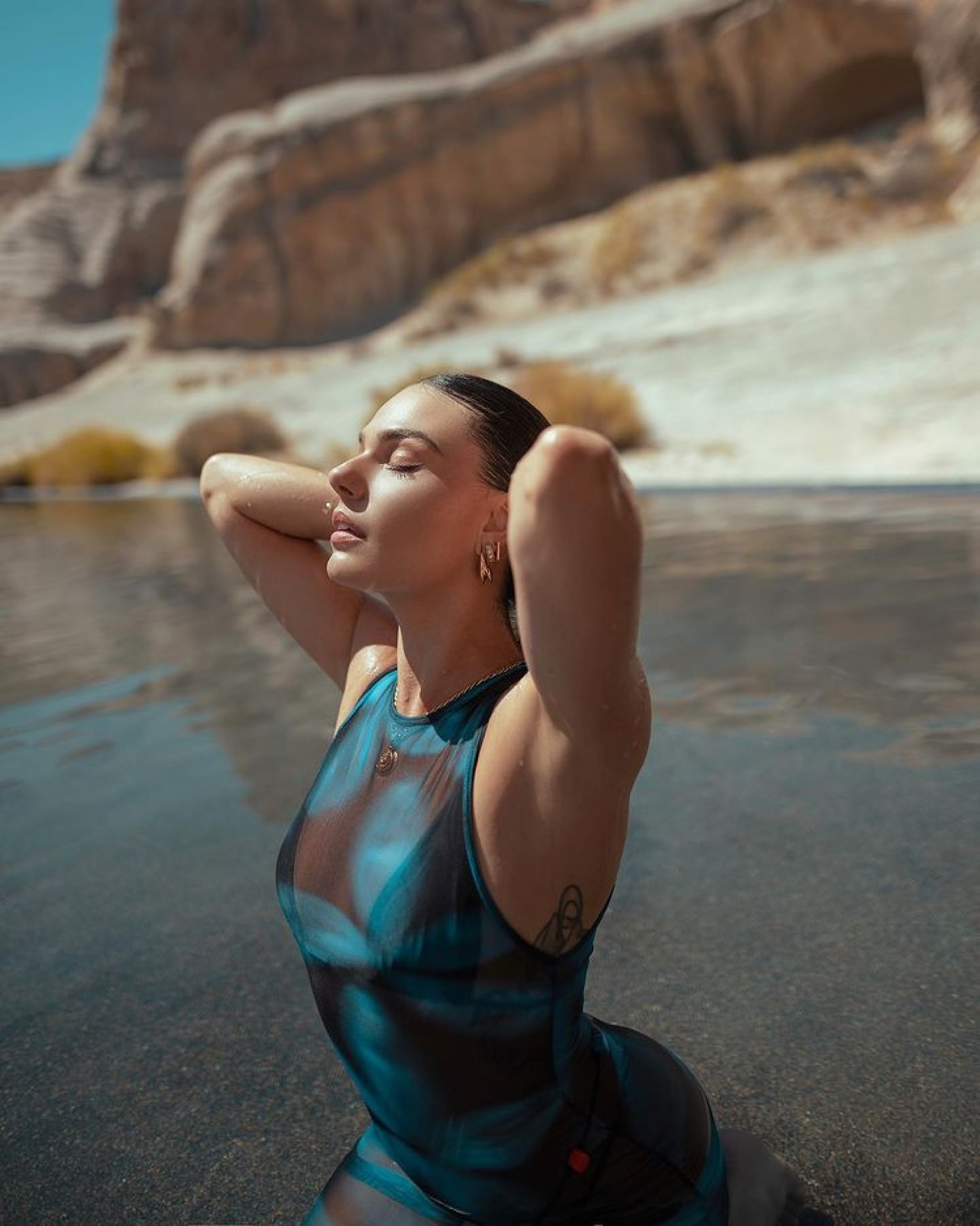 Isis Valverde chama atenção com look transparente em ensaio - Reprodução/Instagram/Higor Almeida