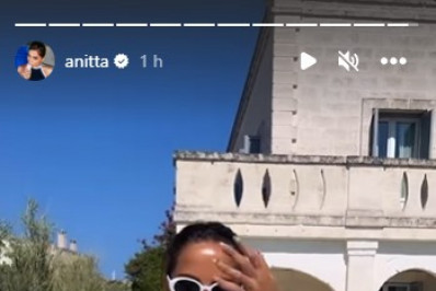 Anitta mostra detalhes de mansão na Itália