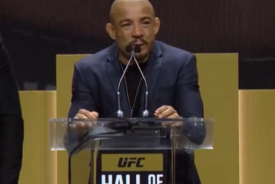 José Aldo se emociona em cerimônia do Hall da Fama do UFC: 'Nunca foi fácil'