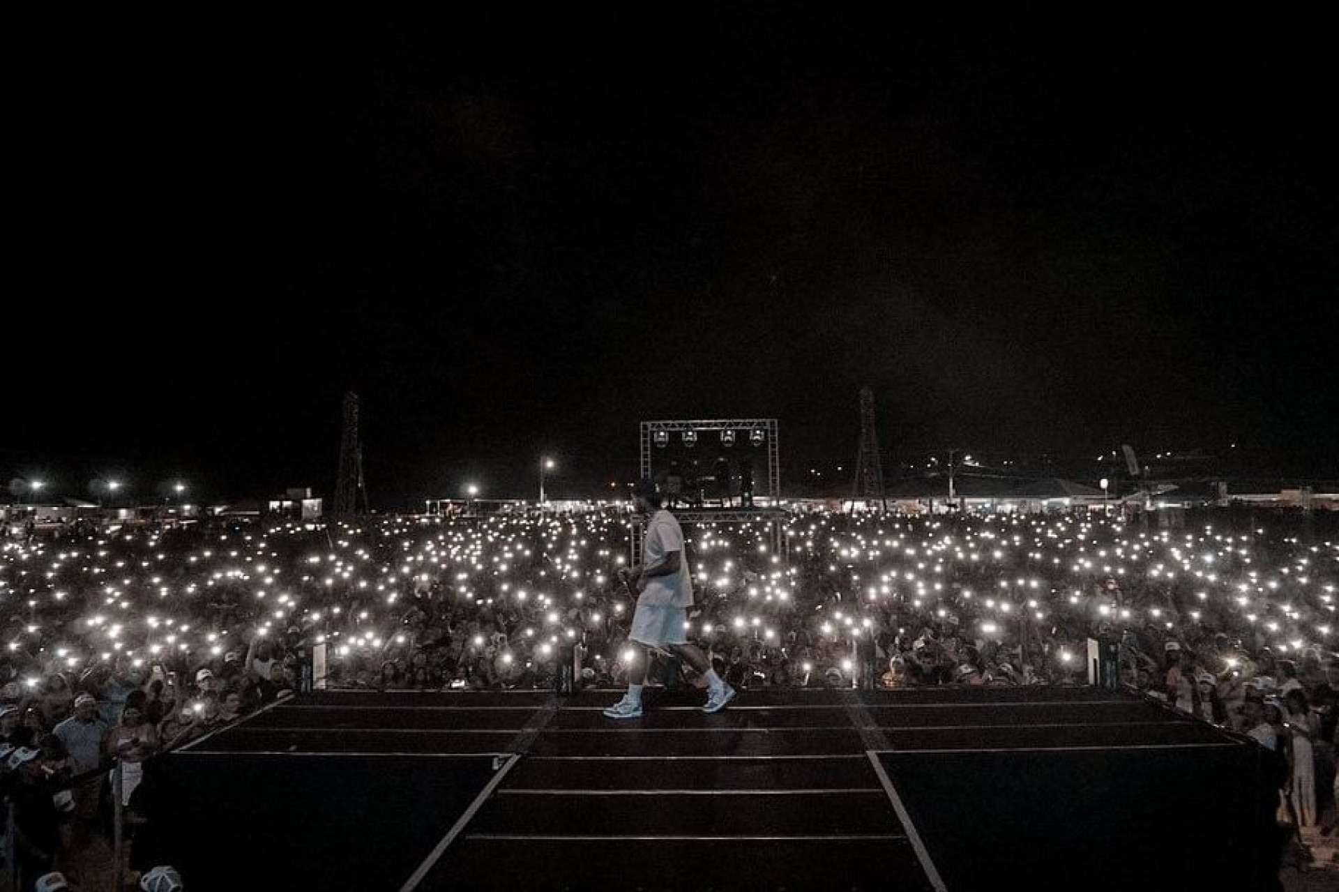 Zé Felipe quase tem rosto queimado em show no Pará - Reprodução / Instagram