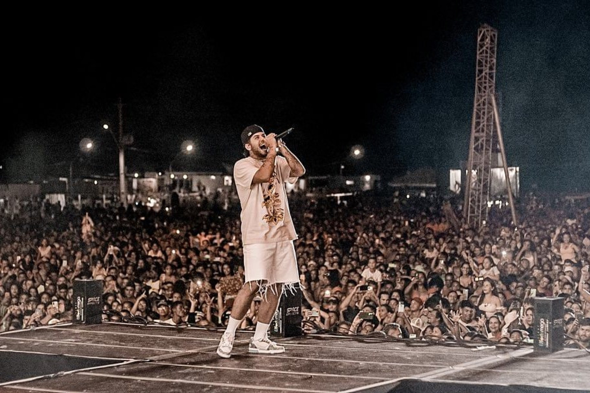 Zé Felipe quase tem rosto queimado em show no Pará - Reprodução / Instagram