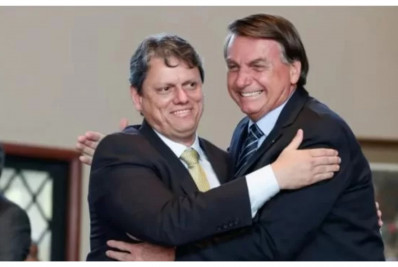 Quaest: 74% acham que Bolsonaro deveria apoiar Tarcísio em 2026
