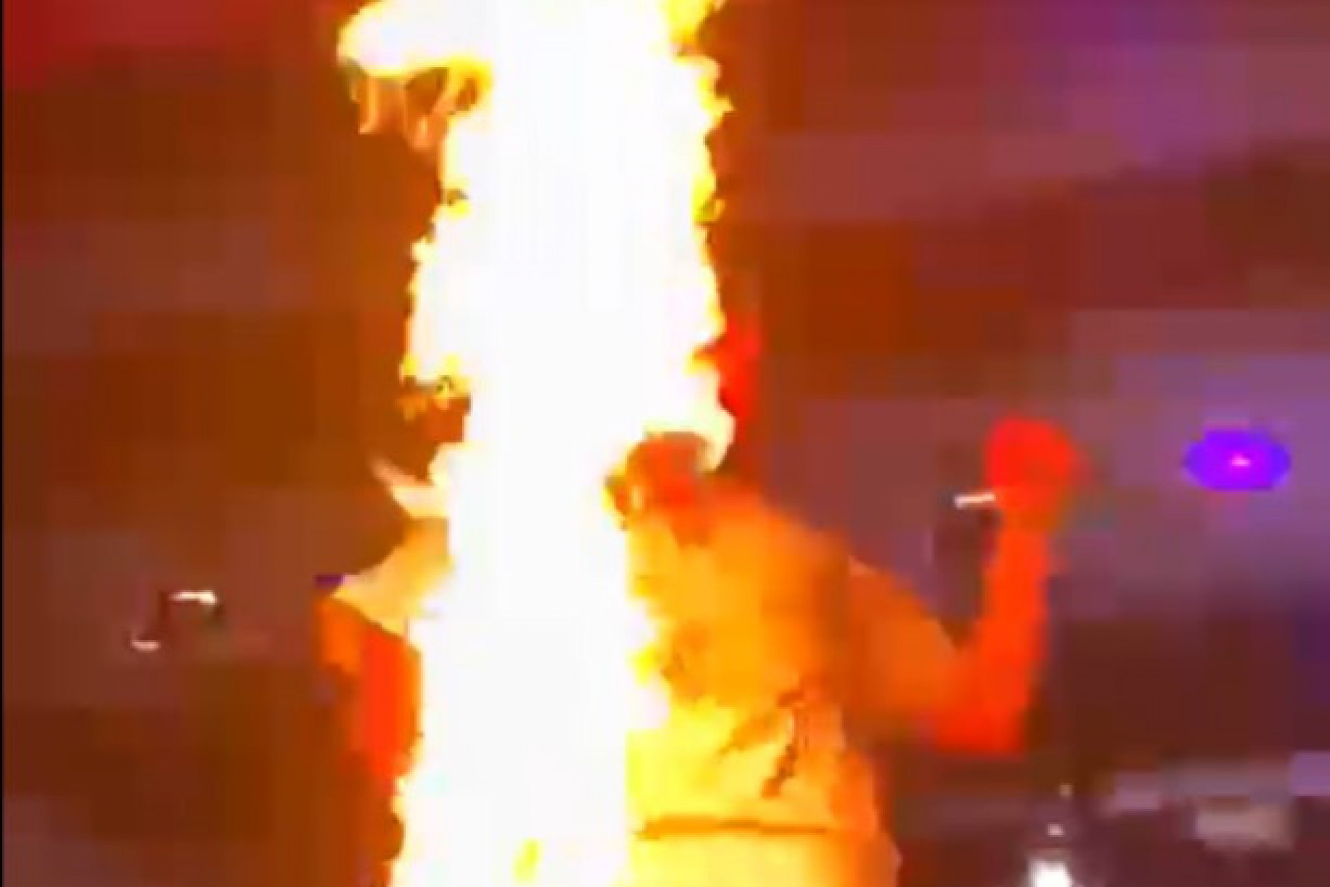 Zé Felipe quase tem rosto queimado em show no Pará - Reprodução Internet