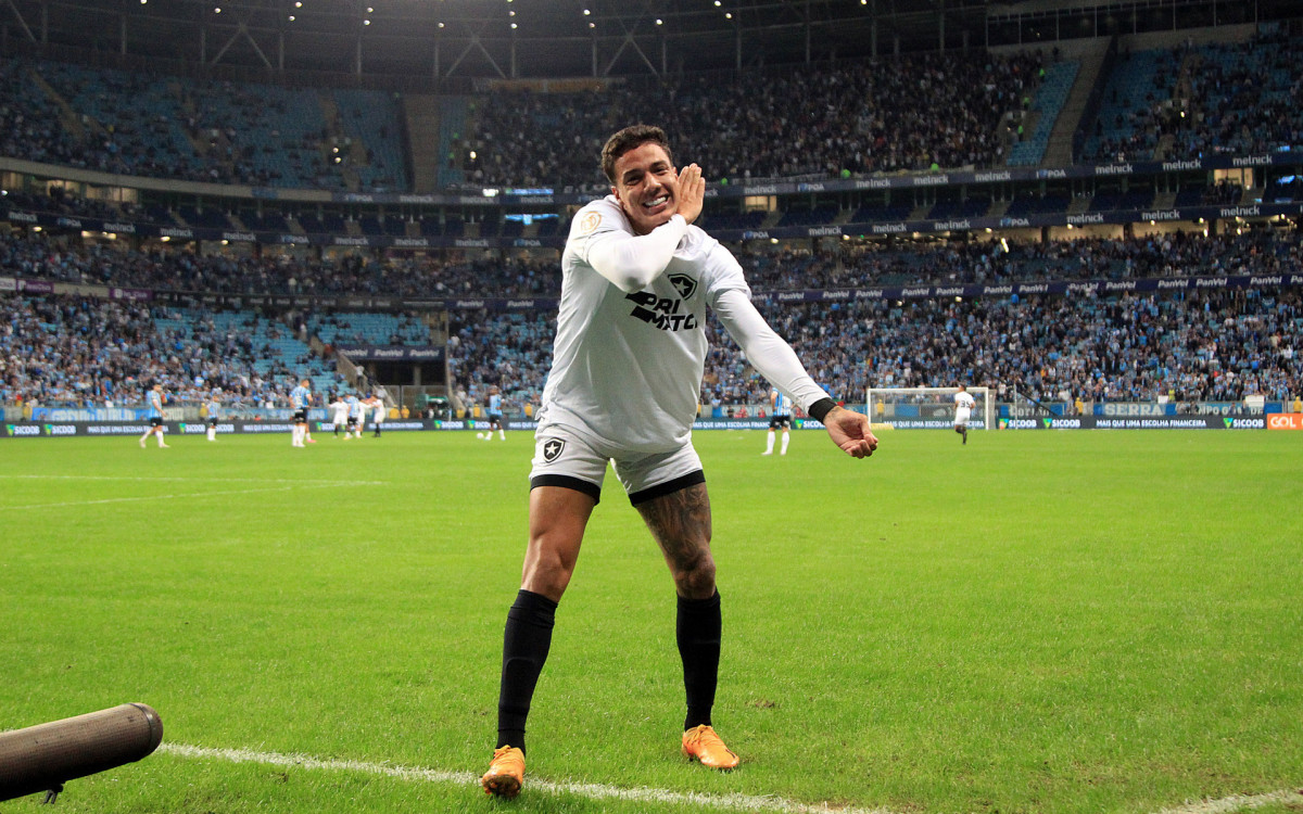 Carlos Alberto fechou o placar na vit&oacute;ria do Botafogo sobre o Gr&ecirc;mio