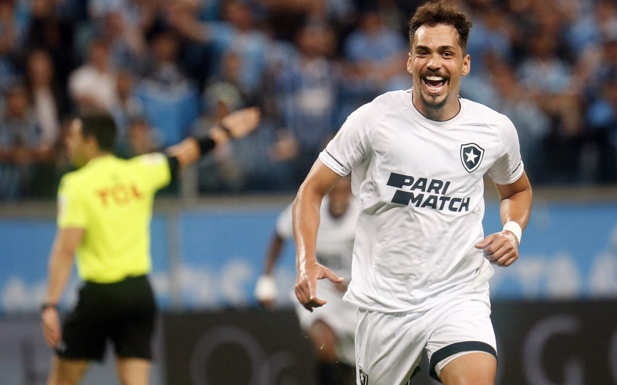 Eduardo Gremio x Botafogo pelo Campeonato Brasileiro no Estadio Arena do Gremio. 09 de Julho de 2023, Porto Alegre, RS, Brasil. Foto: Vitor Silva/Botafogo. 
Imagem protegida pela Lei do Direito Autoral Nº 9.610, DE 19 DE FEVEREIRO DE 1998. Sendo proibido qualquer uso comercial, remunerado e manipulacao/alteracao da obra.
