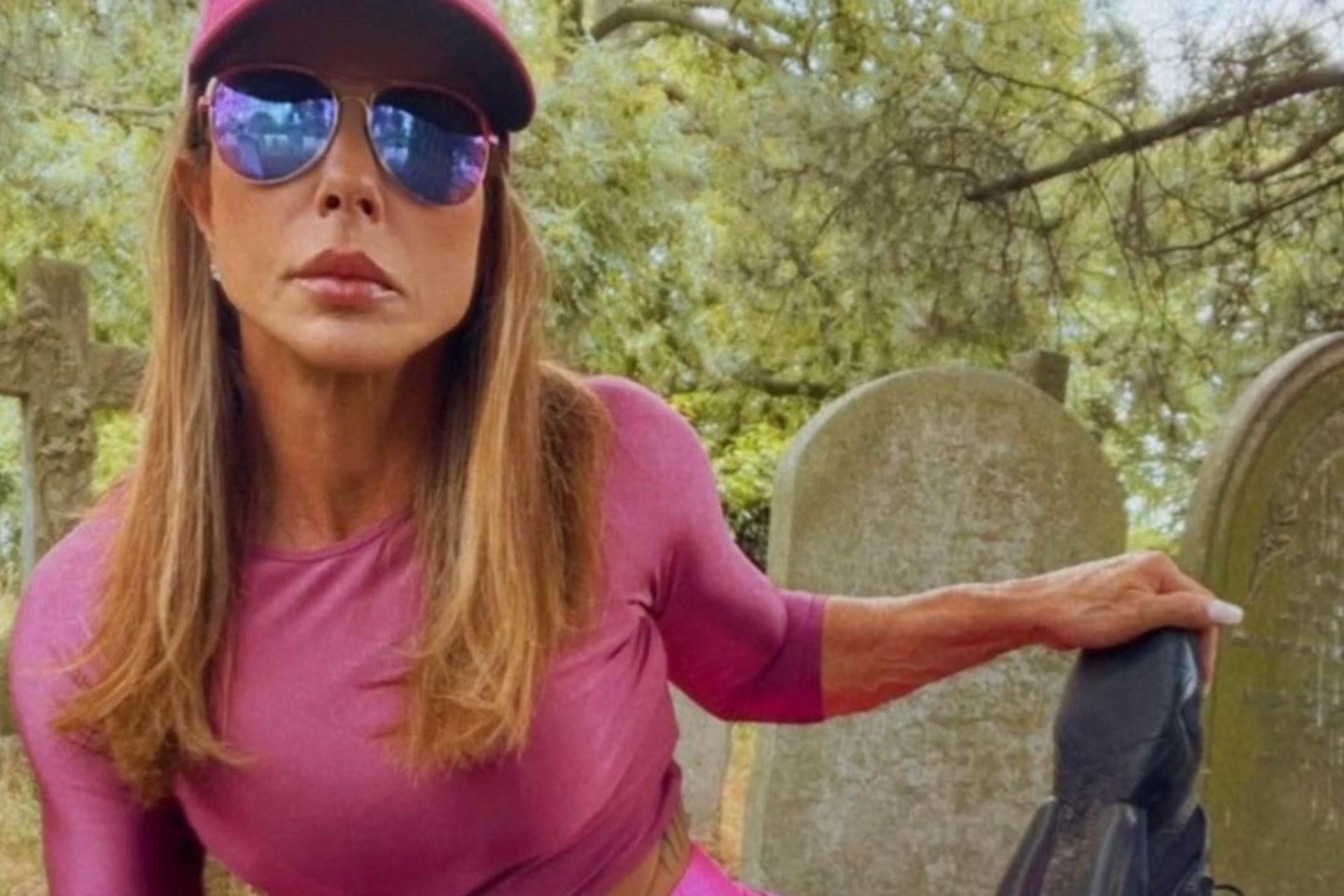 Influenciadora brasileira treina em cemitério em Londres - Reprodução / Instagram
