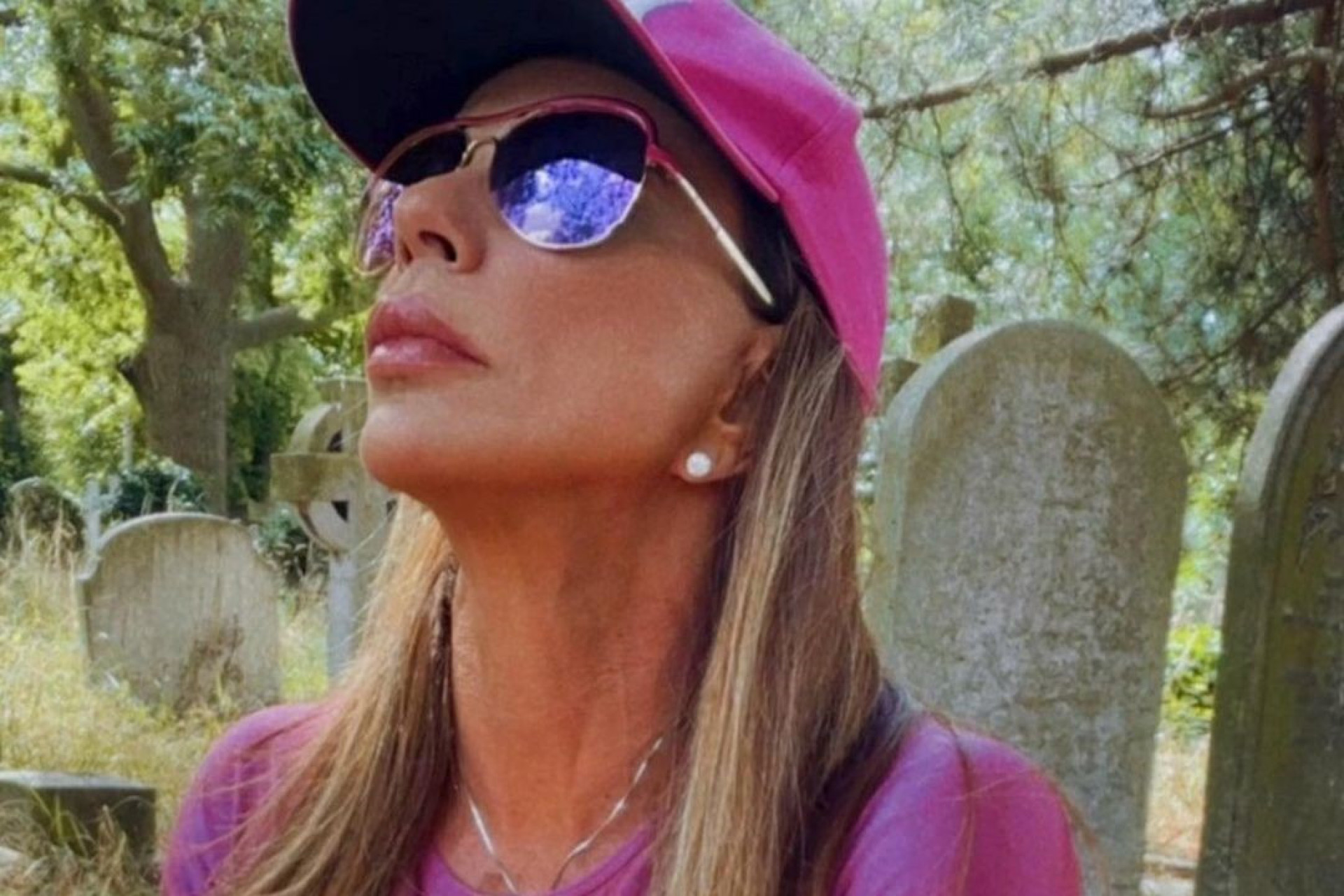 Influenciadora brasileira treina em cemitério em Londres - Reprodução / Instagram