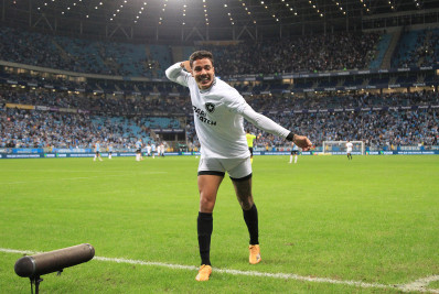 Botafogo irá exercer opção de compra do atacante Carlos Alberto