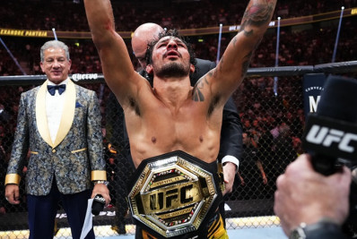Em duelo eletrizante, Alexandre Pantoja supera mexicano e conquista cinturão no UFC 290