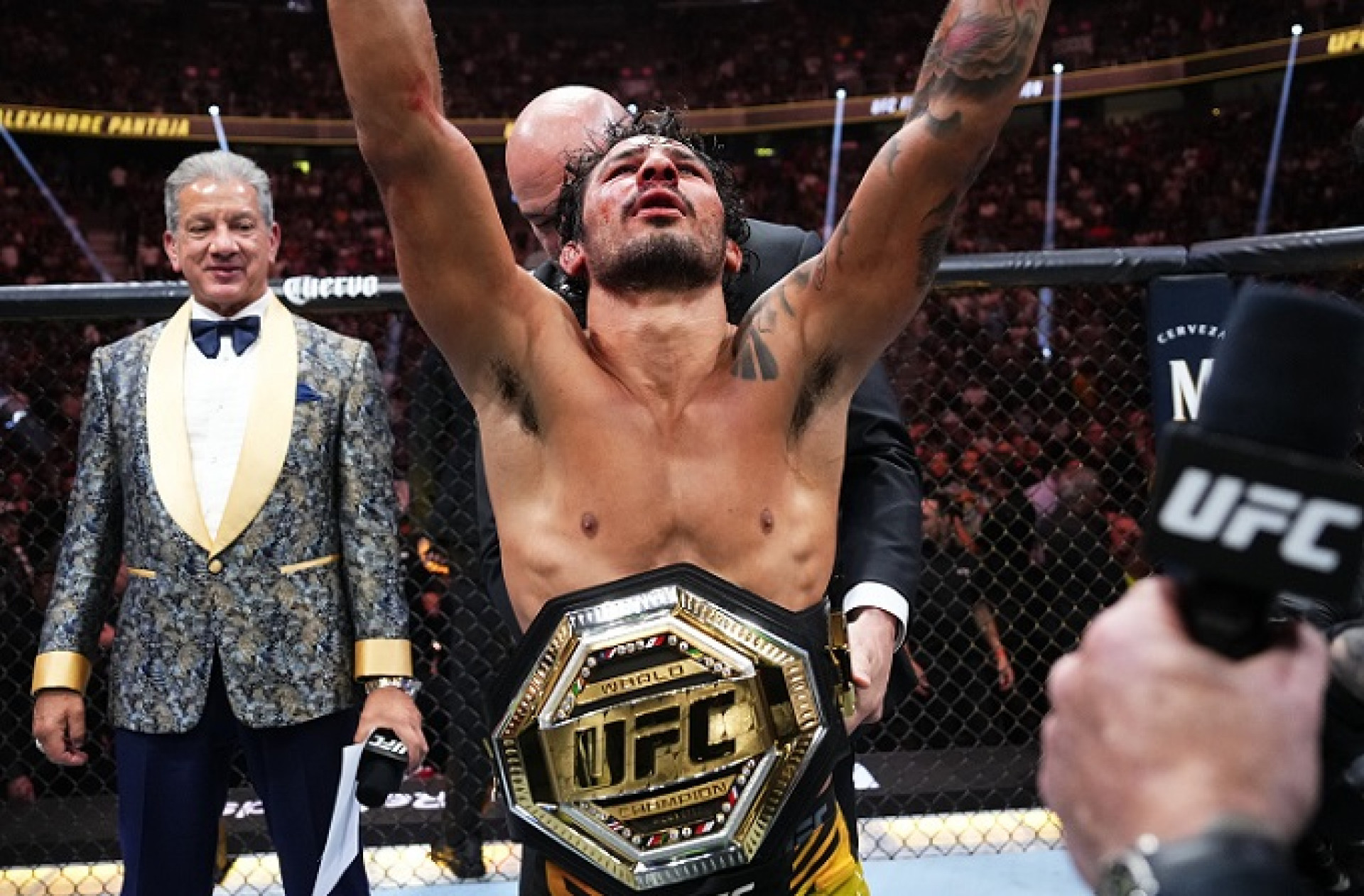 Alexandre Pantoja venceu Brandon Moreno e conquistou o cinturão peso-mosca no UFC 290 - (Foto: Divulgação/UFC)