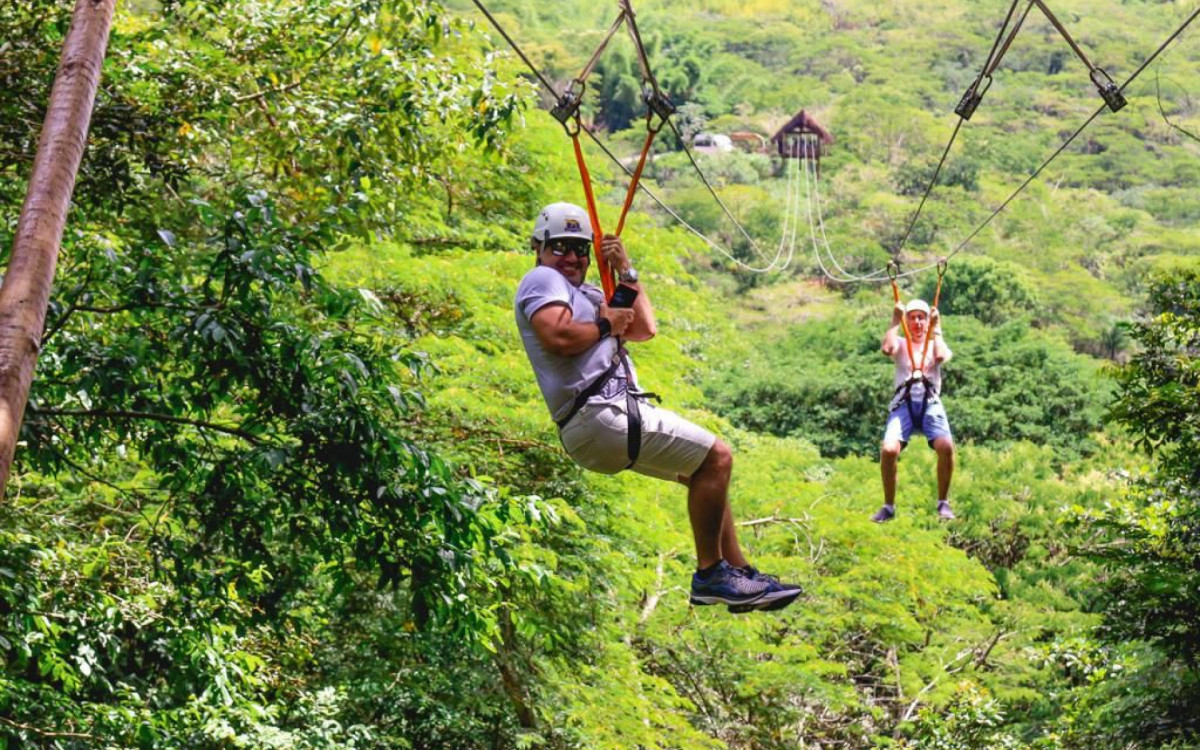 Tirolesa da Terra dos Dinos
